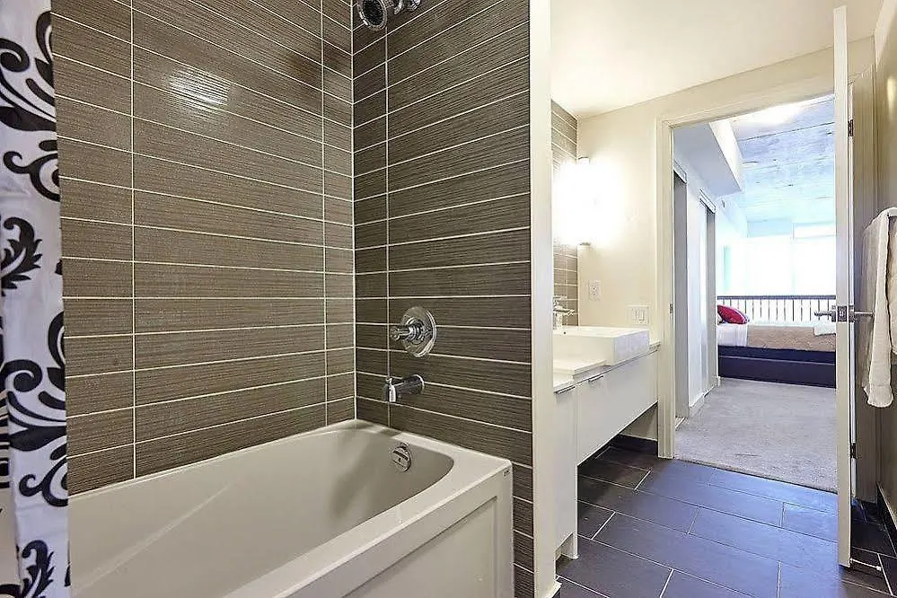 Lavish Suites - Two Story Loft - Downtown Торонто